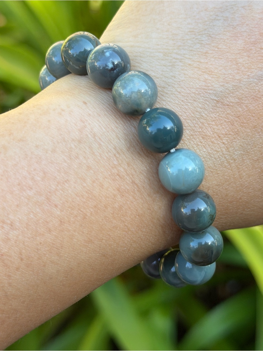 11mm Stretchable Green Alashan Agate Bracelet 2461 - Picture 6 of 8